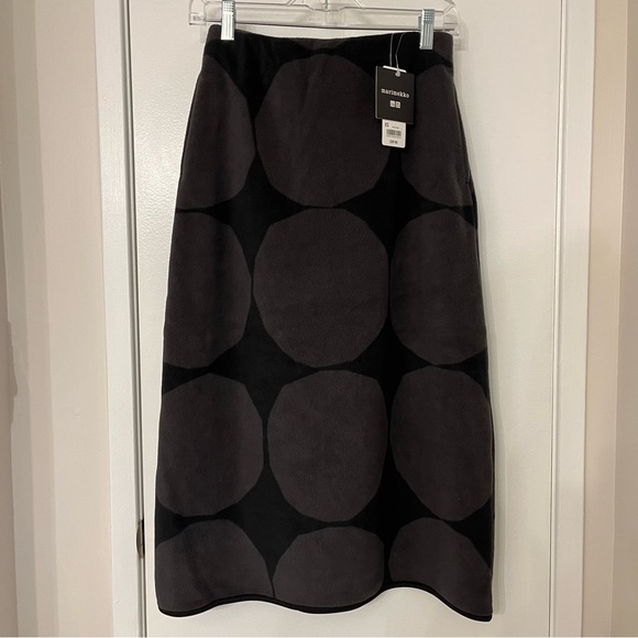 UNIQLO x Marimekko Fleece Printed Skirt (Stones) - Picture 2 of 4